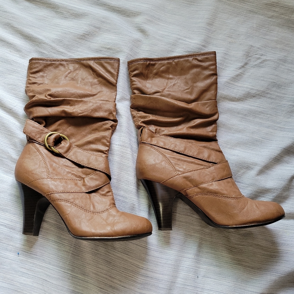 Boots - Picture 2 of 3